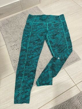 Lululemon Fast & Free 7/8 Tight II Nulux 25"
Kitakami Viridian Green Black 12